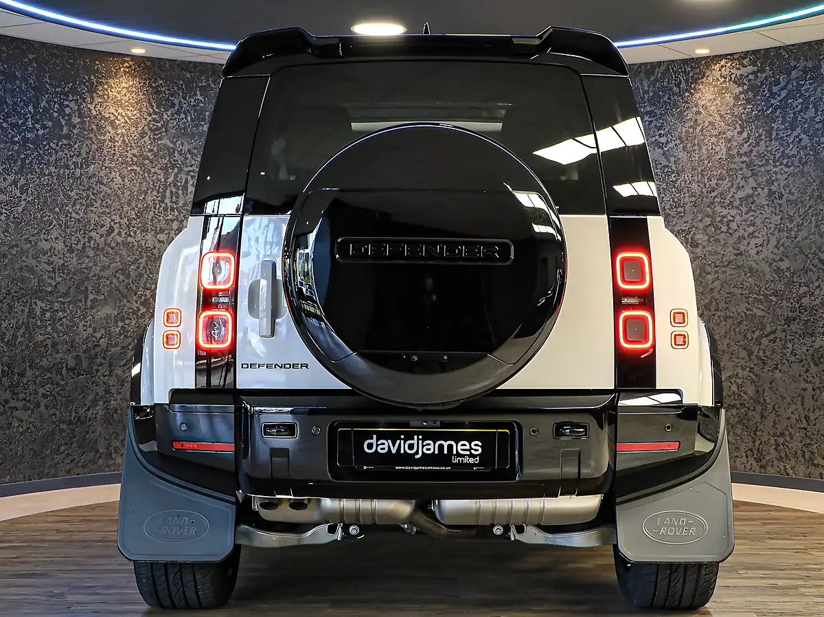 Used 2026 Land Rover Defender 90 X-Dynamic Se Grey - Interior and Exterior details 7