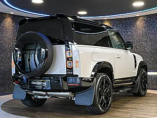 Used 2026 Land Rover Defender 90 X-Dynamic Se Grey - Interior and Exterior details 8