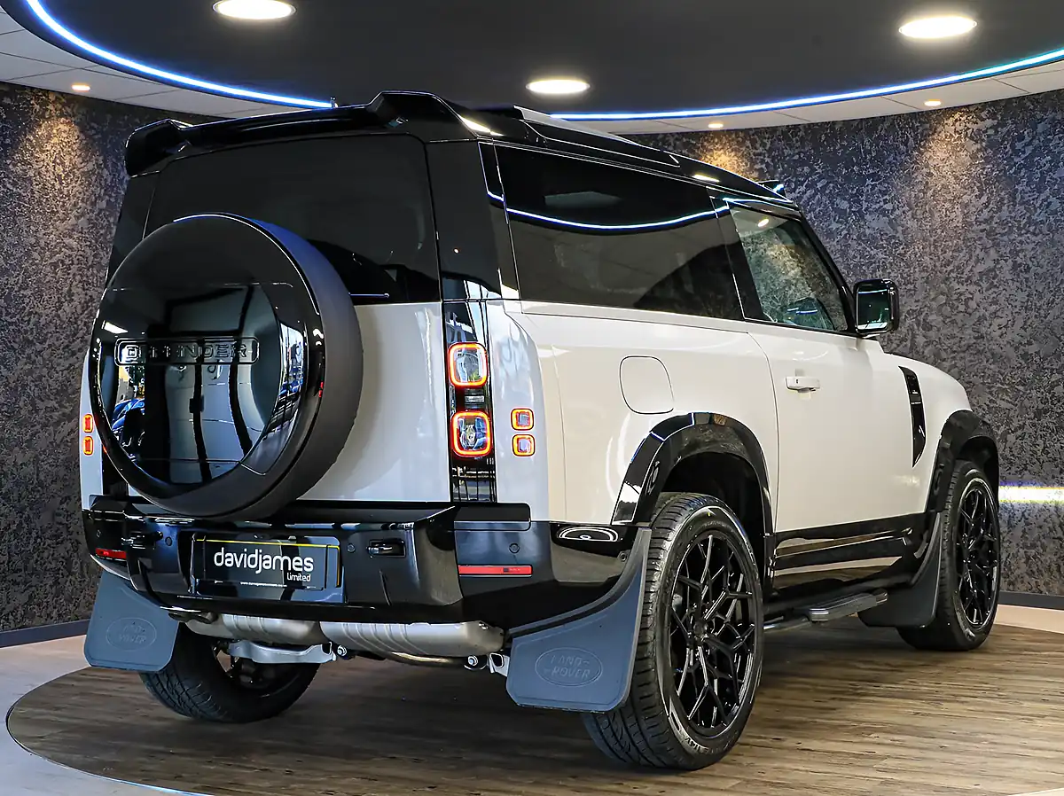 Used 2026 Land Rover Defender 90 X-Dynamic Se Grey - Interior and Exterior details 8
