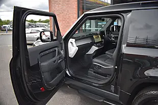 Used 2026 Land Rover Defender 90 X-Dynamic Se Hard Top Santorini Black - Interior and Exterior details 13