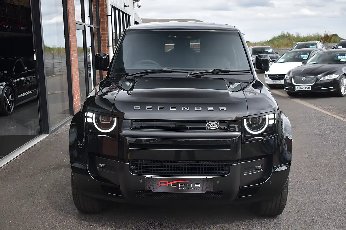Used 2026 Land Rover Defender 90 X-Dynamic Se Hard Top Santorini Black - Interior and Exterior details 3
