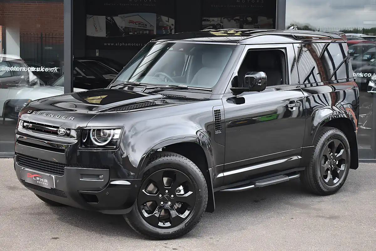 Used 2026 Land Rover Defender 90 X-Dynamic Se Hard Top Santorini Black - Interior and Exterior details 4