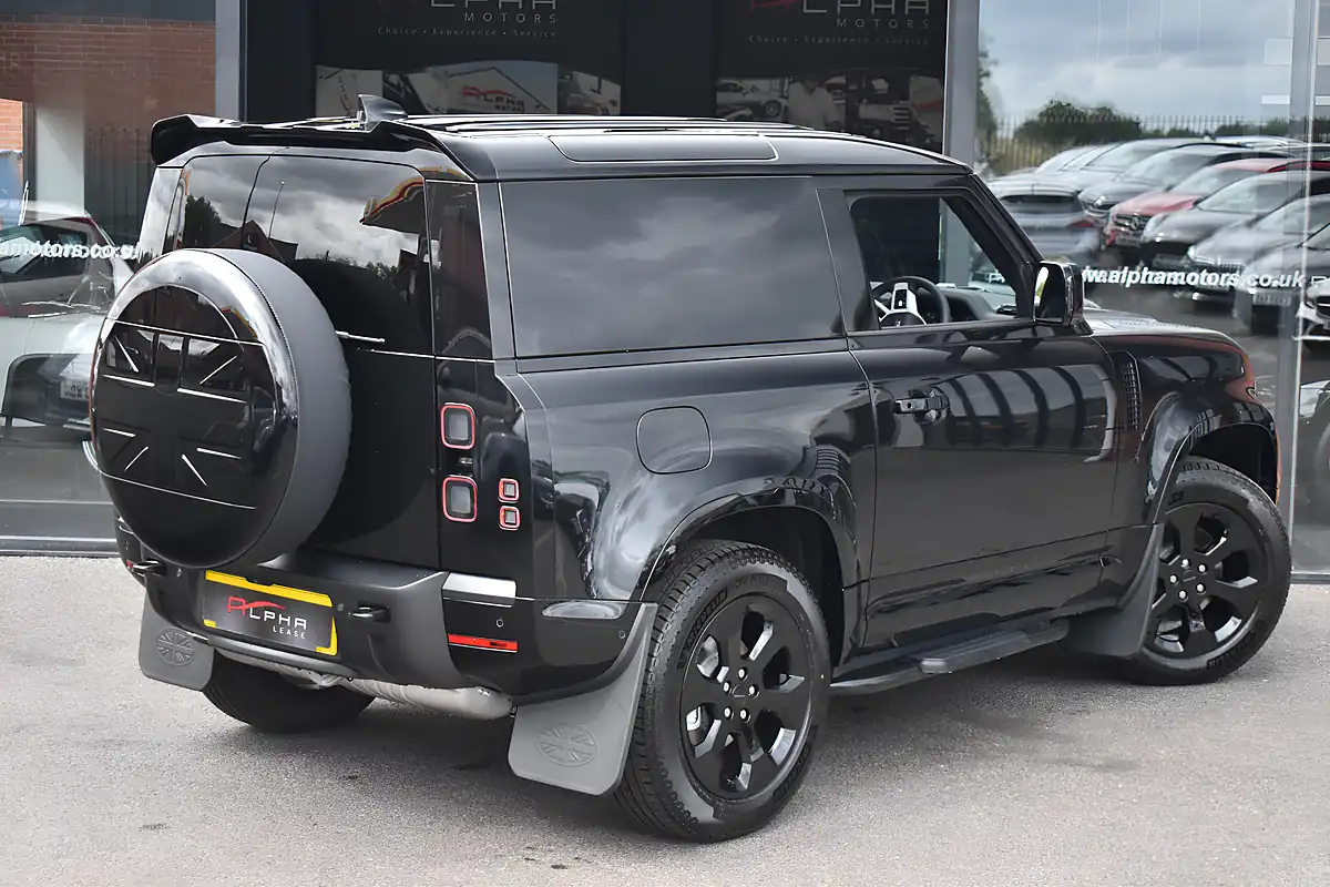 Used 2026 Land Rover Defender 90 X-Dynamic Se Hard Top Santorini Black - Interior and Exterior details 5