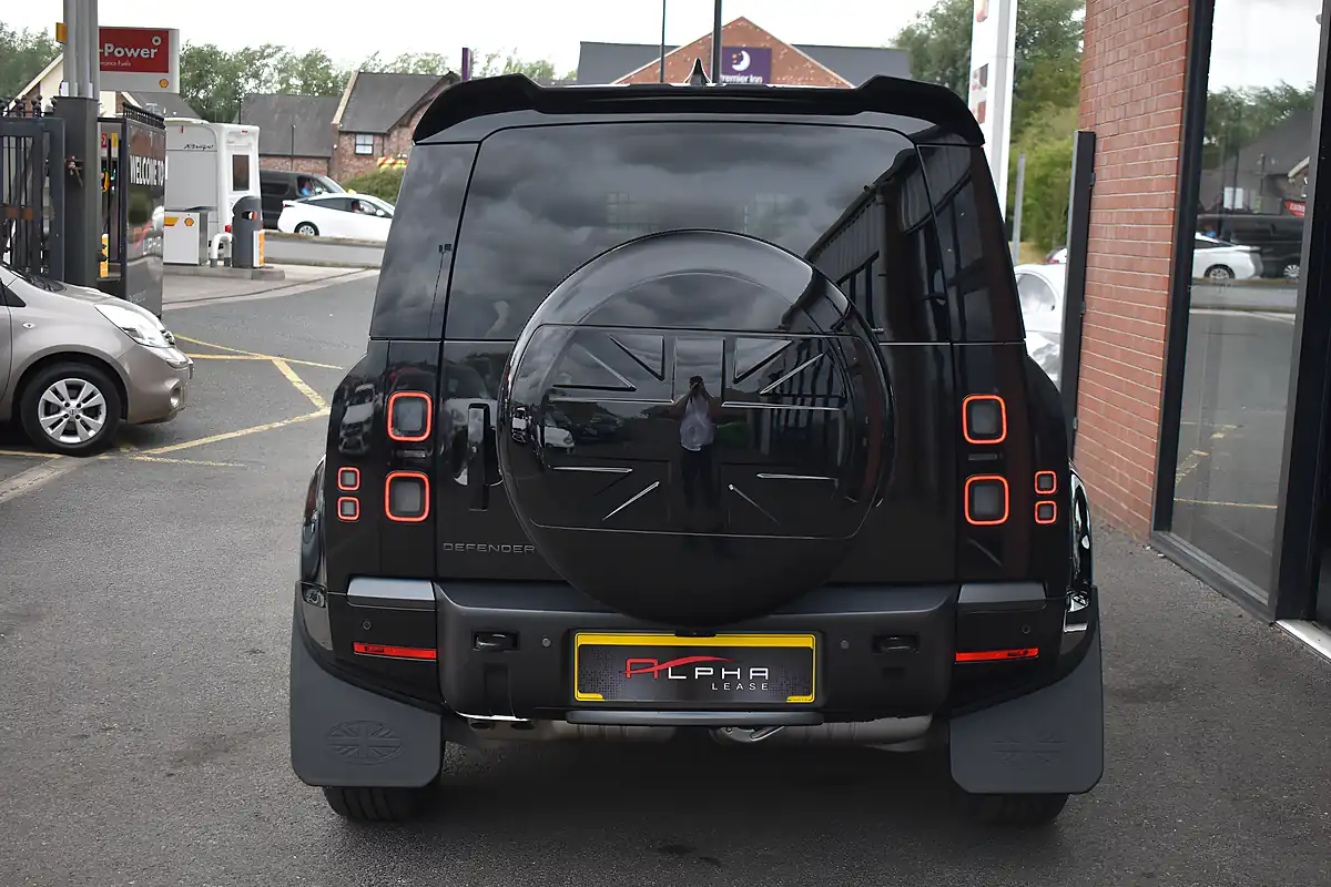 Used 2026 Land Rover Defender 90 X-Dynamic Se Hard Top Santorini Black - Interior and Exterior details 6