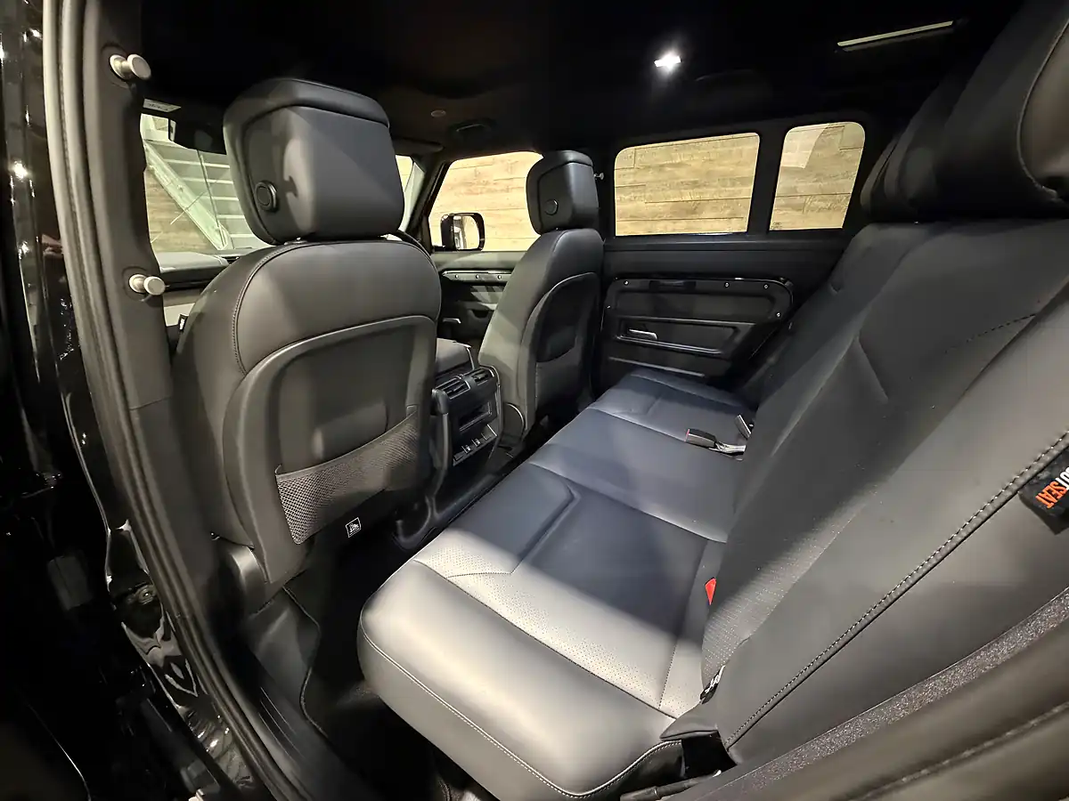 Used 2026 Land Rover Defender X-Dynamic Hse Hard Top Black - Interior and Exterior details 13