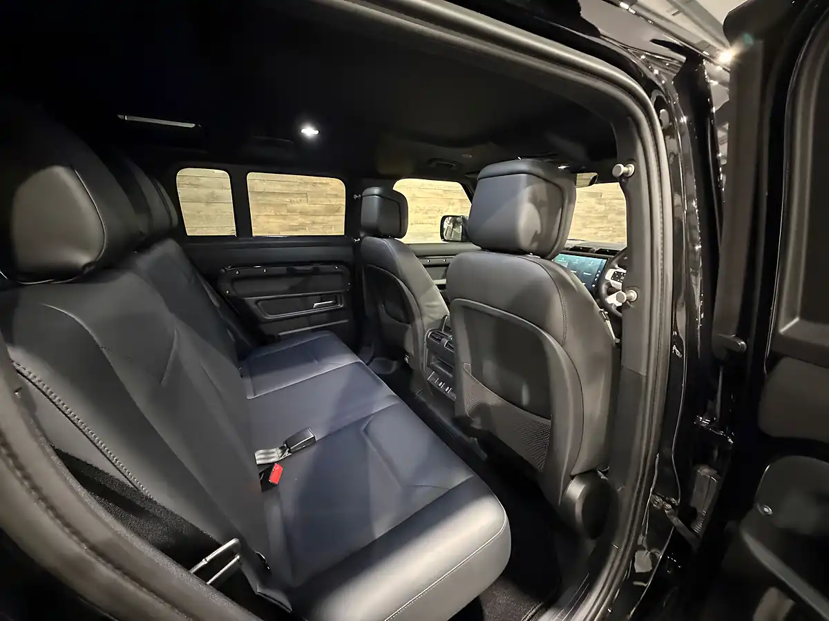 Used 2026 Land Rover Defender X-Dynamic Hse Hard Top Black - Interior and Exterior details 15