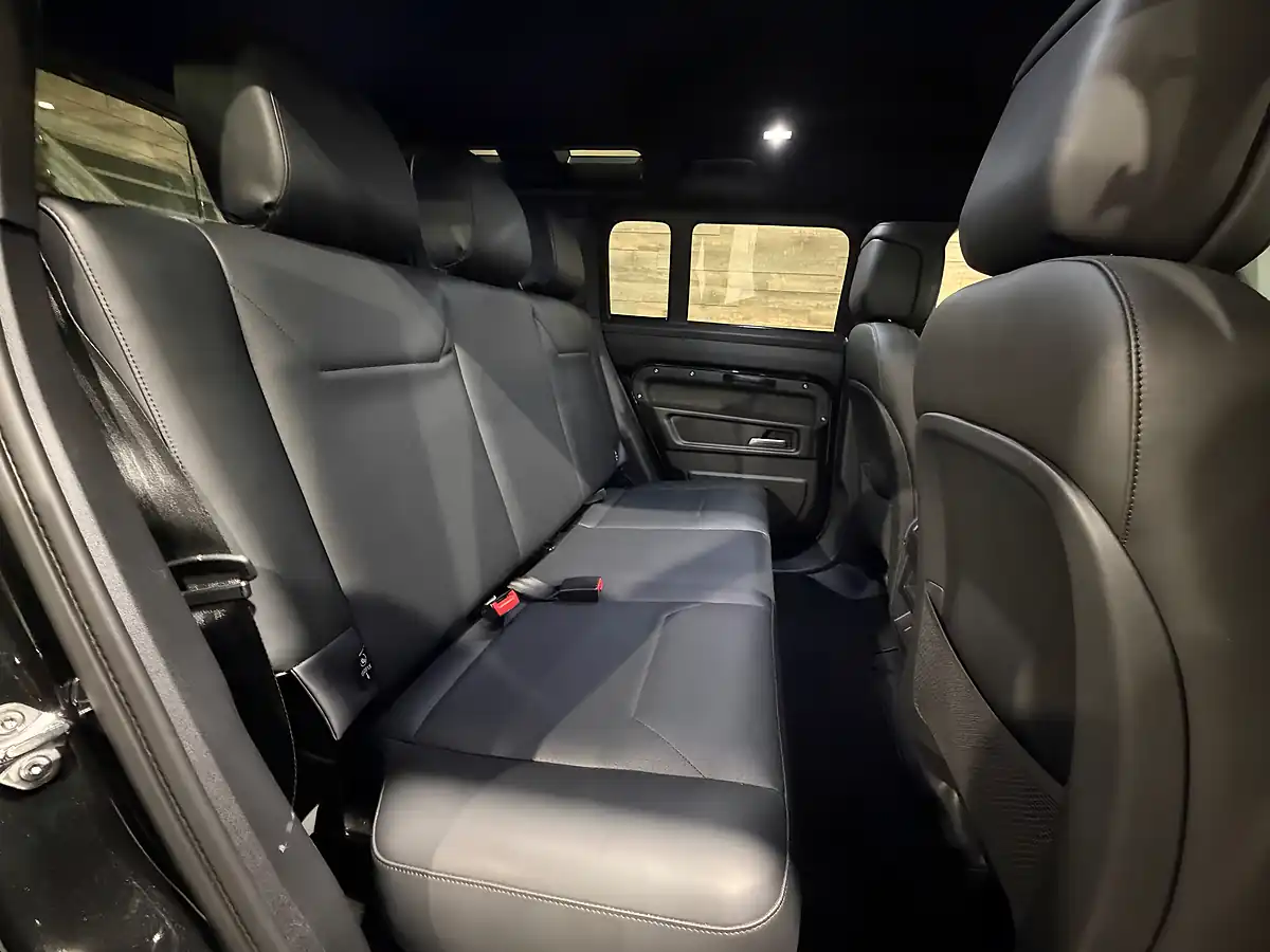 Used 2026 Land Rover Defender X-Dynamic Hse Hard Top Black - Interior and Exterior details 16