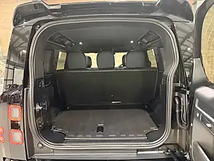 Used 2026 Land Rover Defender X-Dynamic Hse Hard Top Black - Interior and Exterior details 17