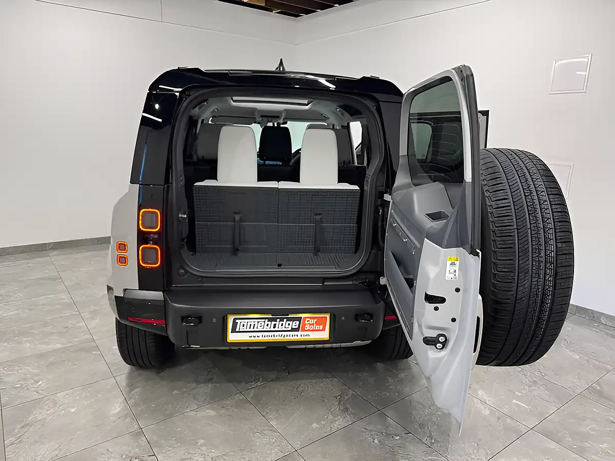 Used 2026 Land Rover Defender X-Dynamic Se Grey - Interior and Exterior details 13