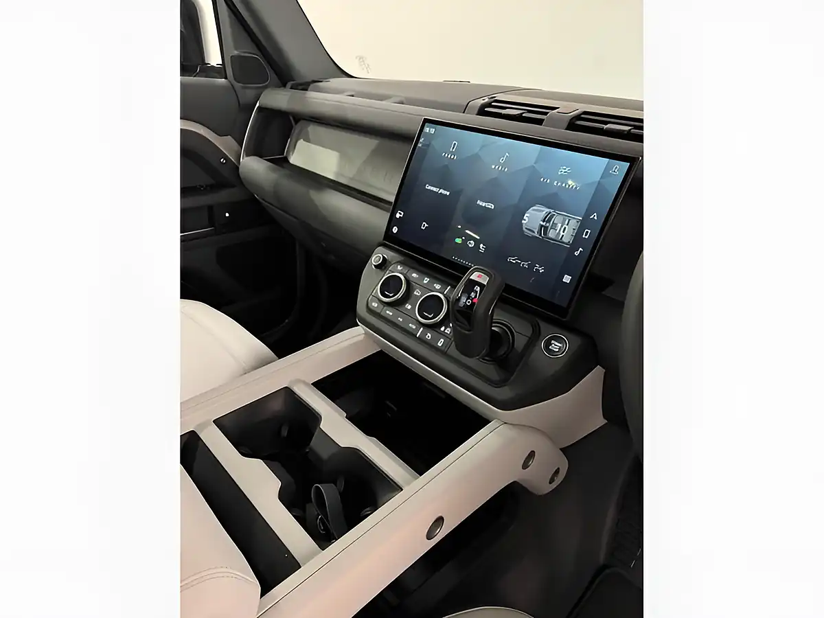 Used 2026 Land Rover Defender X-Dynamic Se Grey - Interior and Exterior details 14