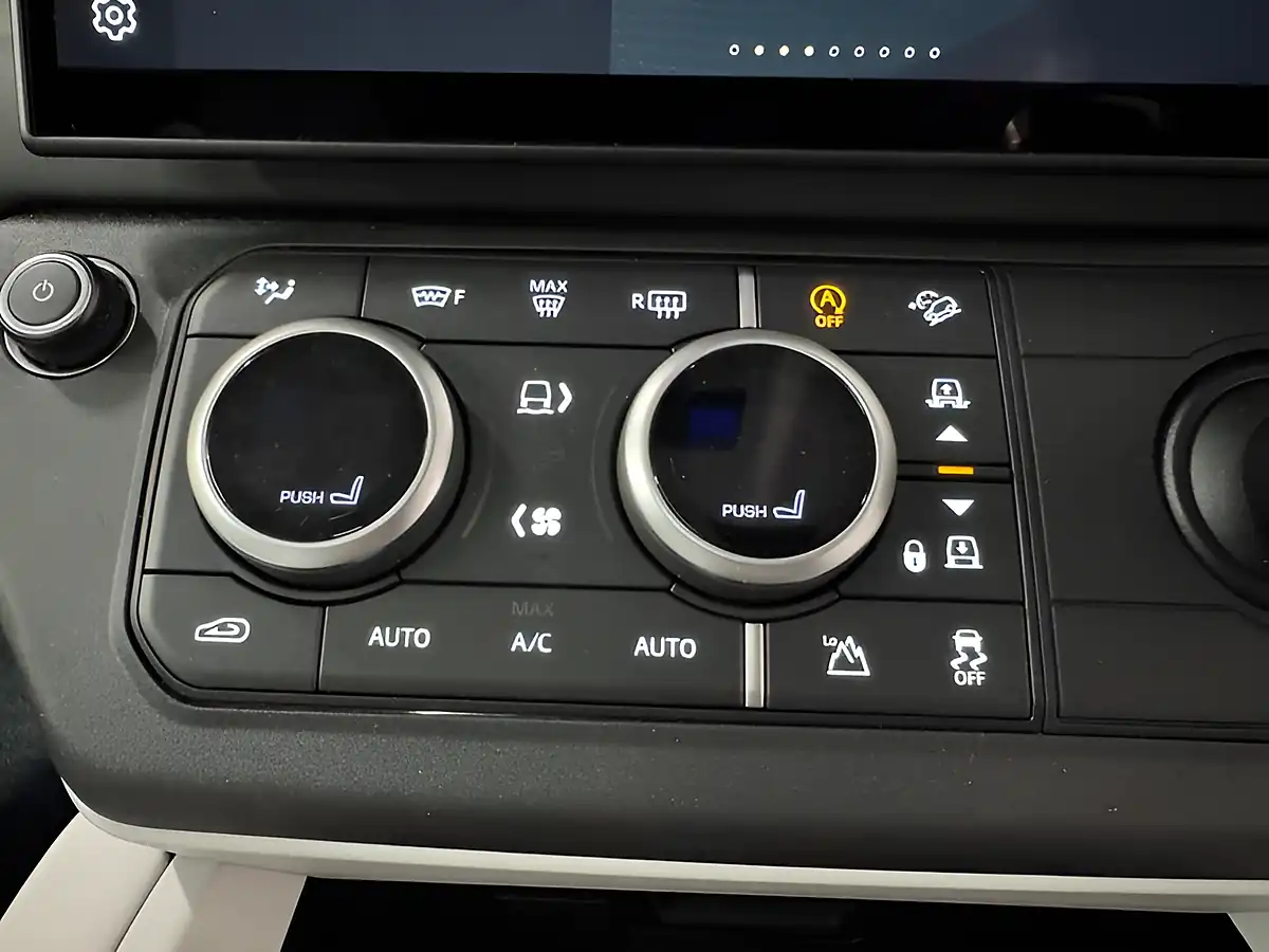 Used 2026 Land Rover Defender X-Dynamic Se Grey - Interior and Exterior details 15