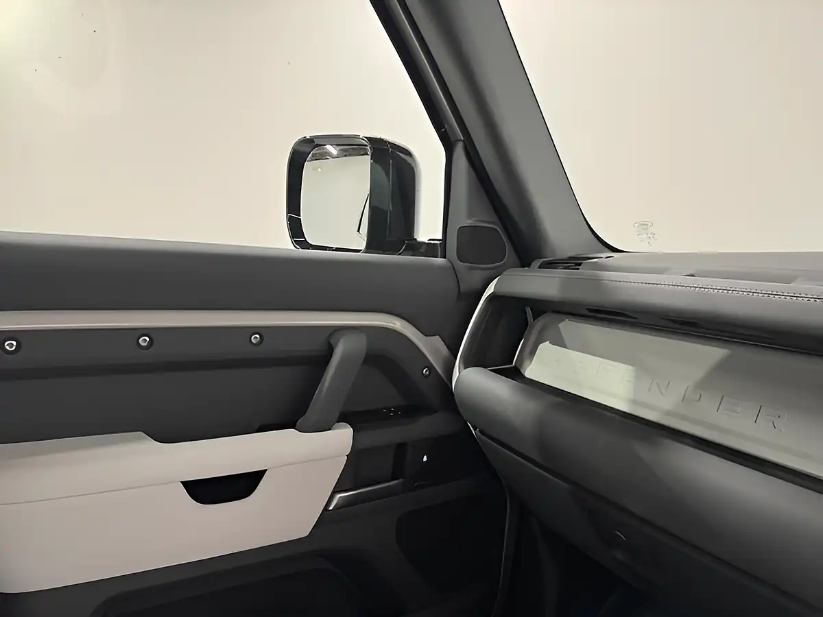 Used 2026 Land Rover Defender X-Dynamic Se Grey - Interior and Exterior details 18