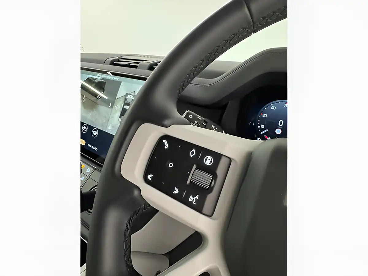 Used 2026 Land Rover Defender X-Dynamic Se Grey - Interior and Exterior details 19