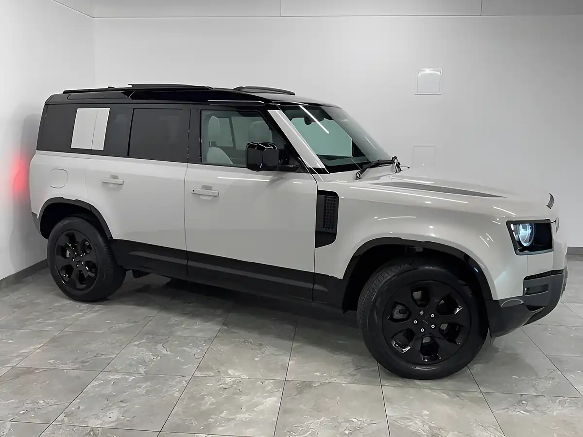 Used 2026 Land Rover Defender X-Dynamic Se Grey - Interior and Exterior details 2