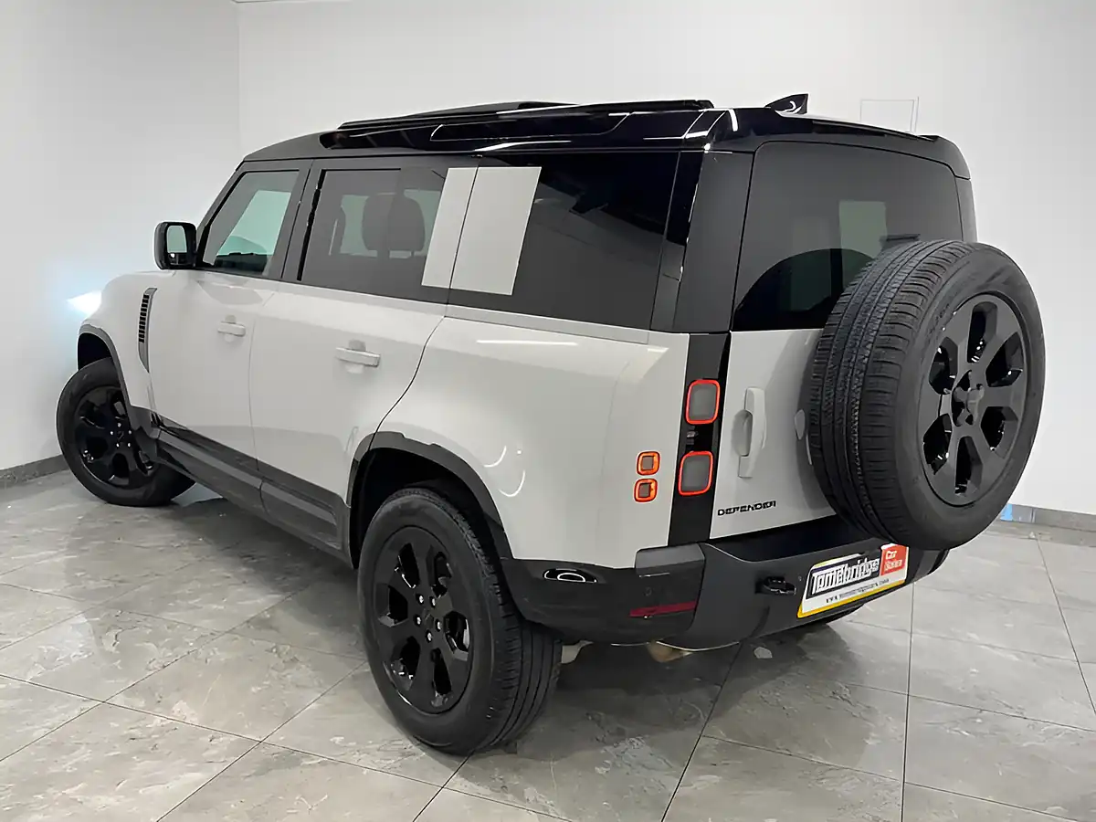 Used 2026 Land Rover Defender X-Dynamic Se Grey - Interior and Exterior details 5