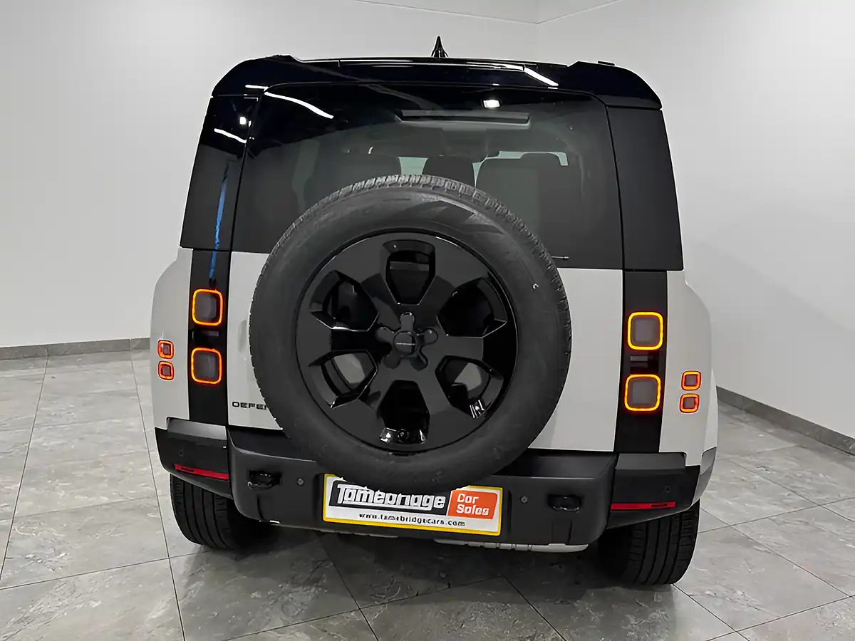 Used 2026 Land Rover Defender X-Dynamic Se Grey - Interior and Exterior details 7