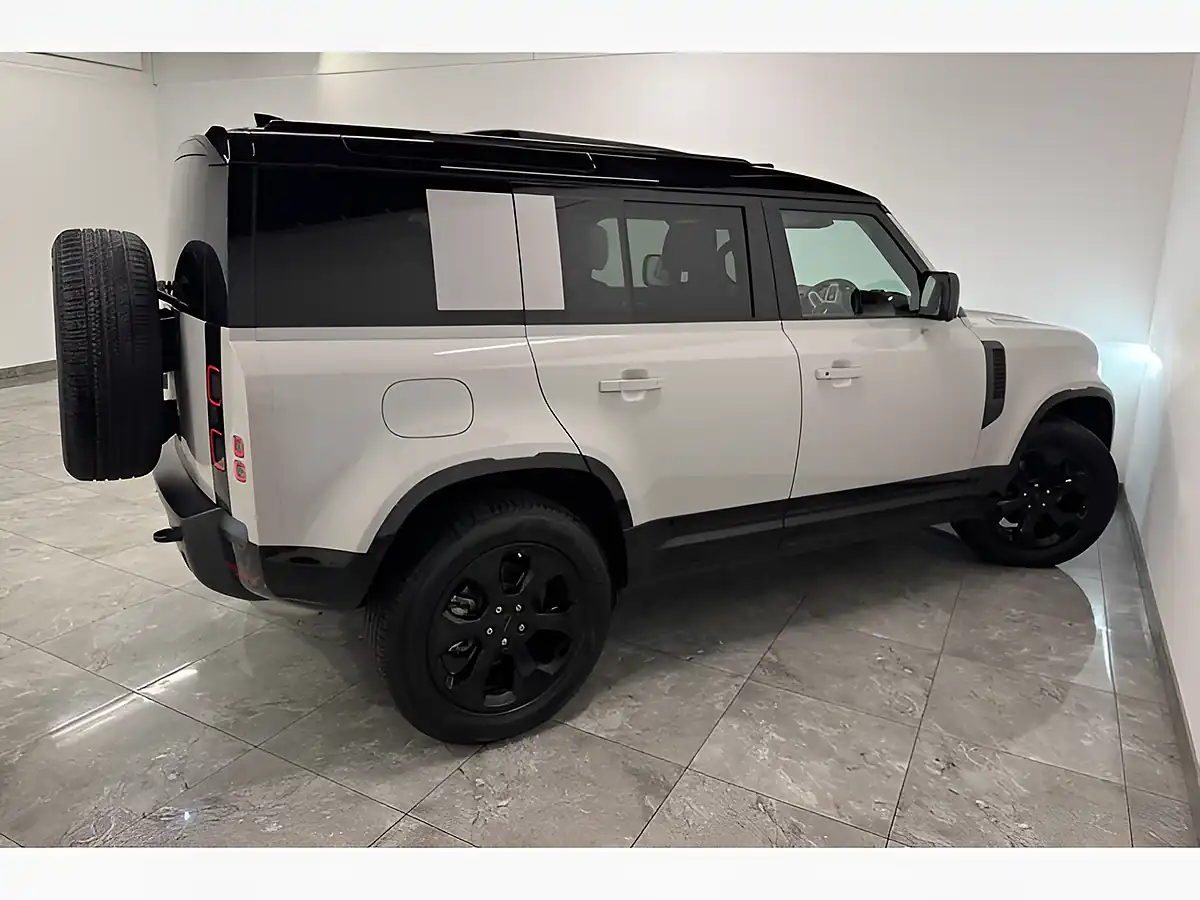Used 2026 Land Rover Defender X-Dynamic Se Grey - Interior and Exterior details 8