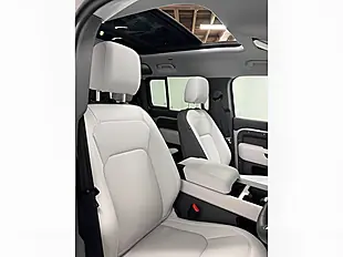 Used 2026 Land Rover Defender X-Dynamic Se Grey - Interior and Exterior details 9