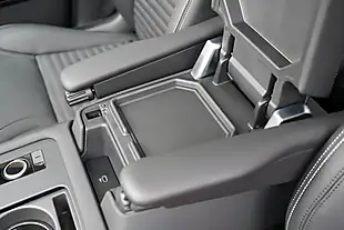 Used 2026 Land Rover Discovery Dynamic Hse Eiger Grey - Interior and Exterior details 19