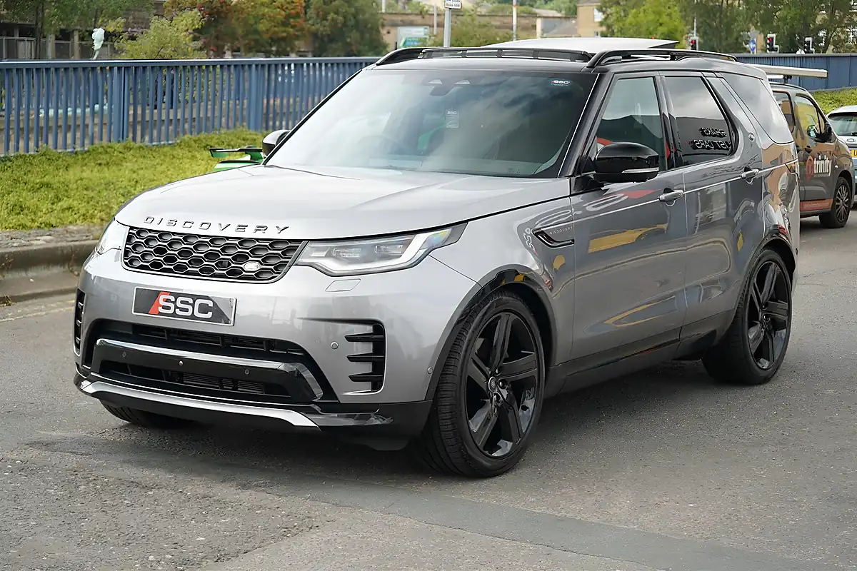 Used 2026 Land Rover Discovery Dynamic Hse Eiger Grey - Interior and Exterior details 7
