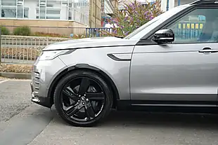 Used 2026 Land Rover Discovery Dynamic Hse Eiger Grey - Interior and Exterior details 9