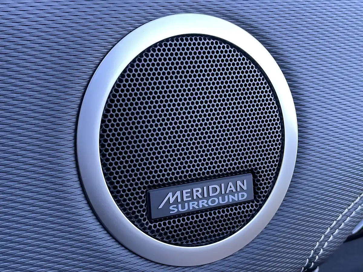 Used 2026 Land Rover Discovery Metropolitan Edition Carpathian Grey - Interior and Exterior details 13