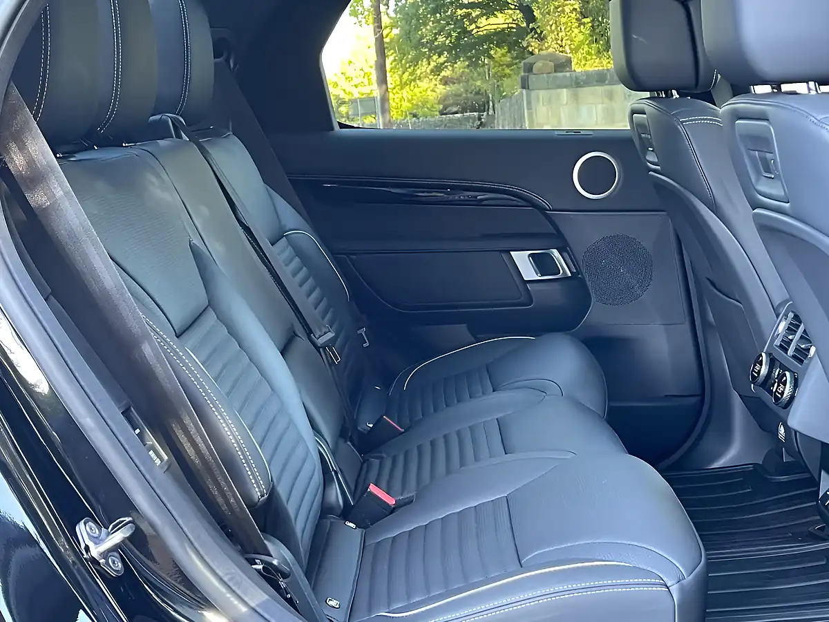 Used 2026 Land Rover Discovery Metropolitan Edition Carpathian Grey - Interior and Exterior details 16