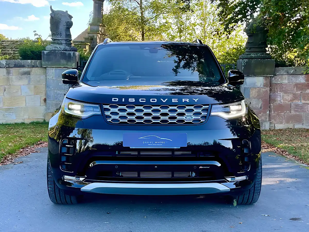 Used 2026 Land Rover Discovery Metropolitan Edition Carpathian Grey - Interior and Exterior details 17