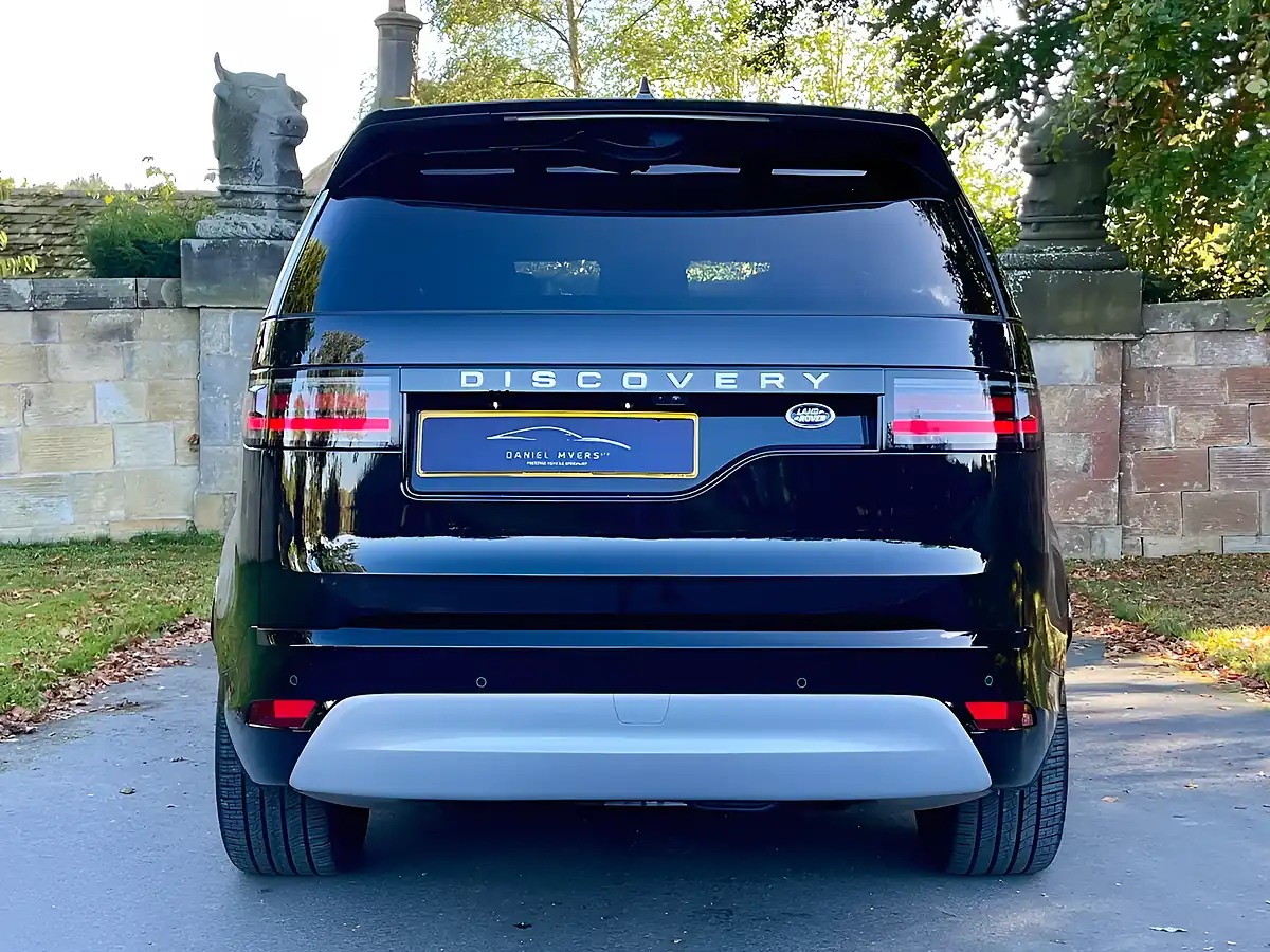 Used 2026 Land Rover Discovery Metropolitan Edition Carpathian Grey - Interior and Exterior details 2