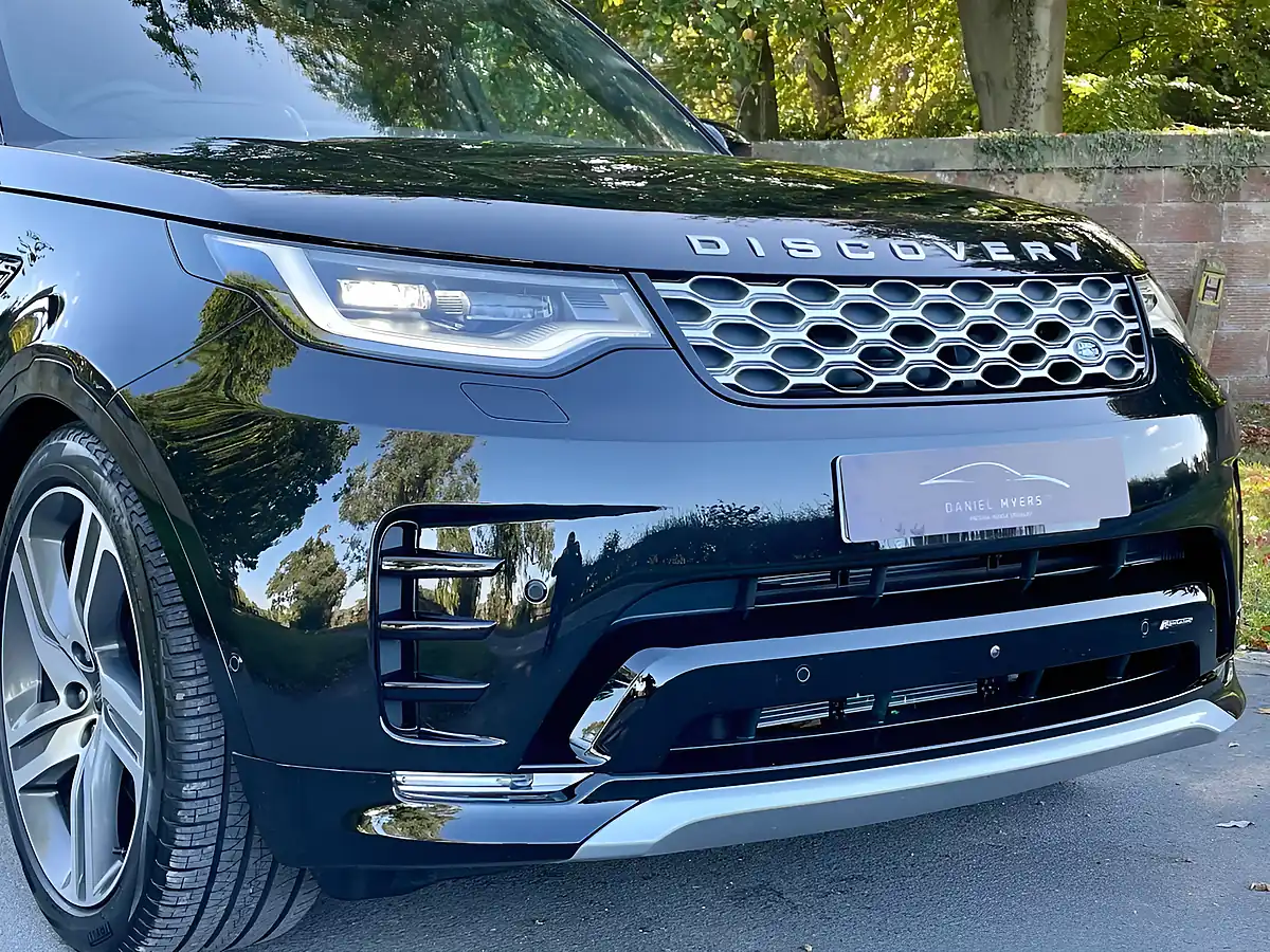 Used 2026 Land Rover Discovery Metropolitan Edition Carpathian Grey - Interior and Exterior details 5