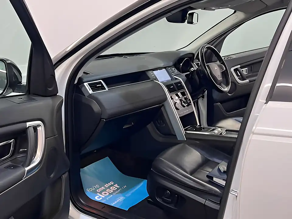 Used 2026 Land Rover Discovery Sport Hse White - Interior and Exterior details 11