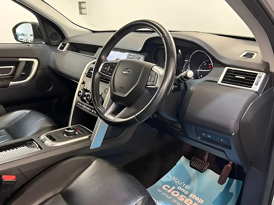 Used 2026 Land Rover Discovery Sport Hse White - Interior and Exterior details 14