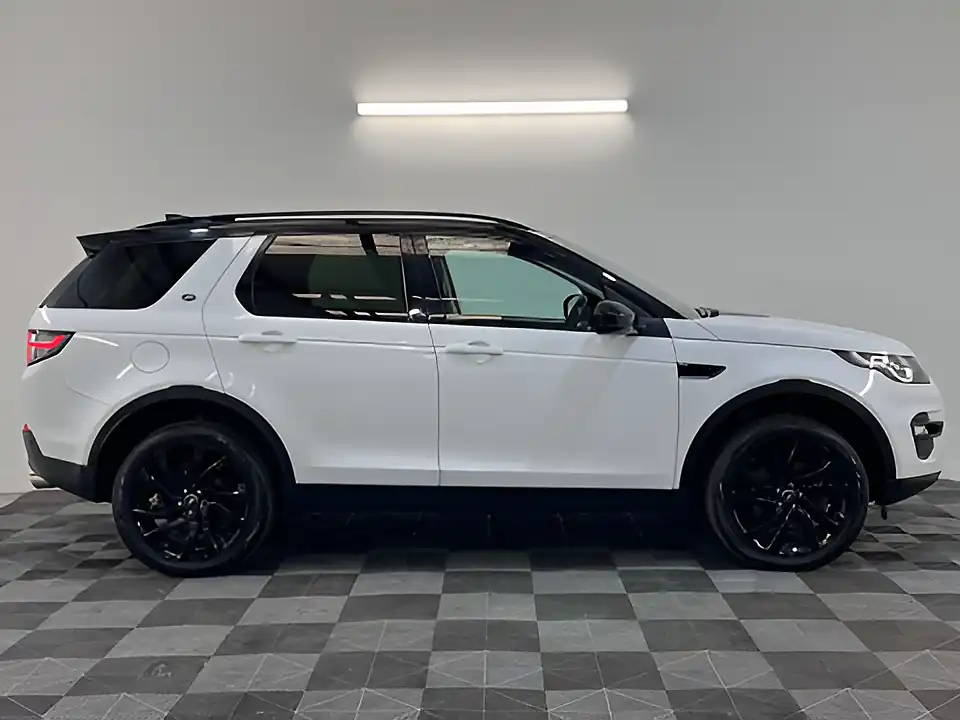 Used 2026 Land Rover Discovery Sport Hse White - Interior and Exterior details 2
