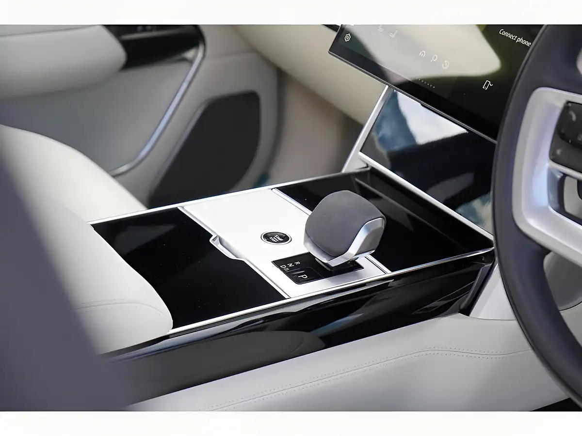 Used 2026 Land Rover Range Rover Autobiography Carpathian Grey - Interior and Exterior details 13