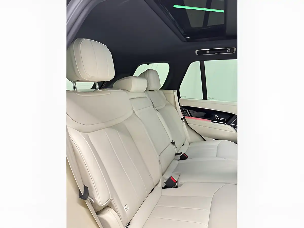 Used 2026 Land Rover Range Rover Se Black - Interior and Exterior details 12
