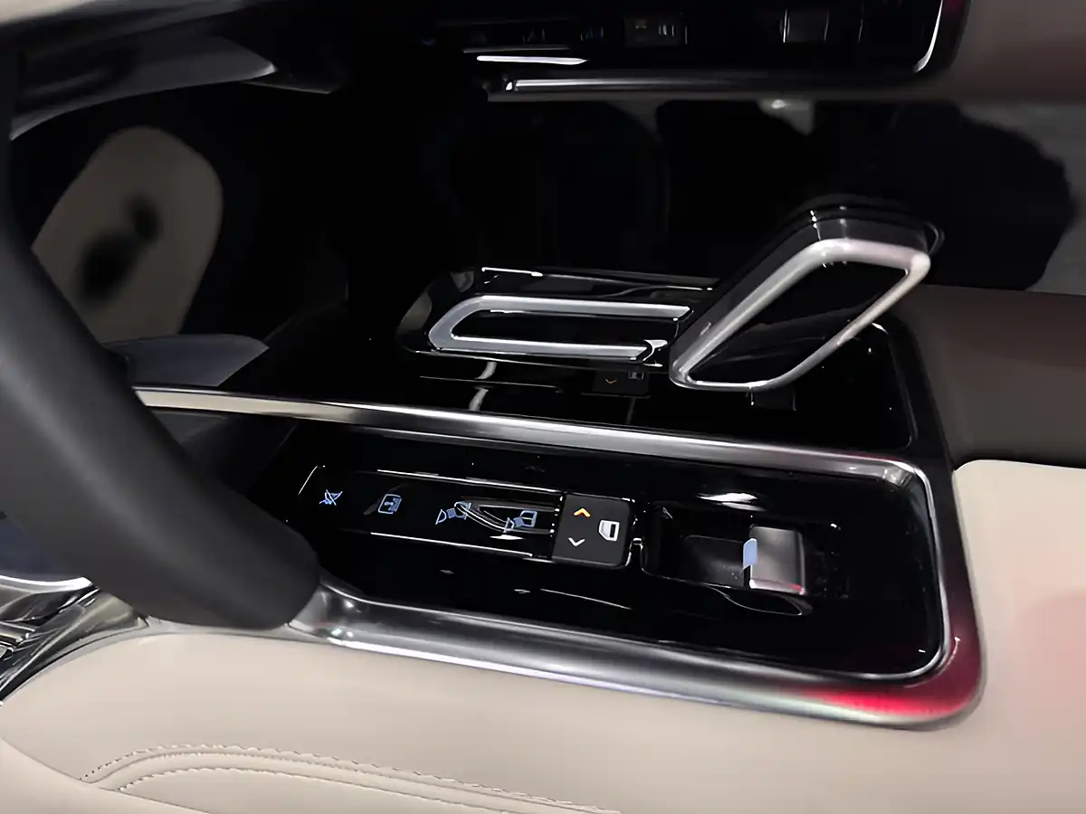 Used 2026 Land Rover Range Rover Se Black - Interior and Exterior details 13