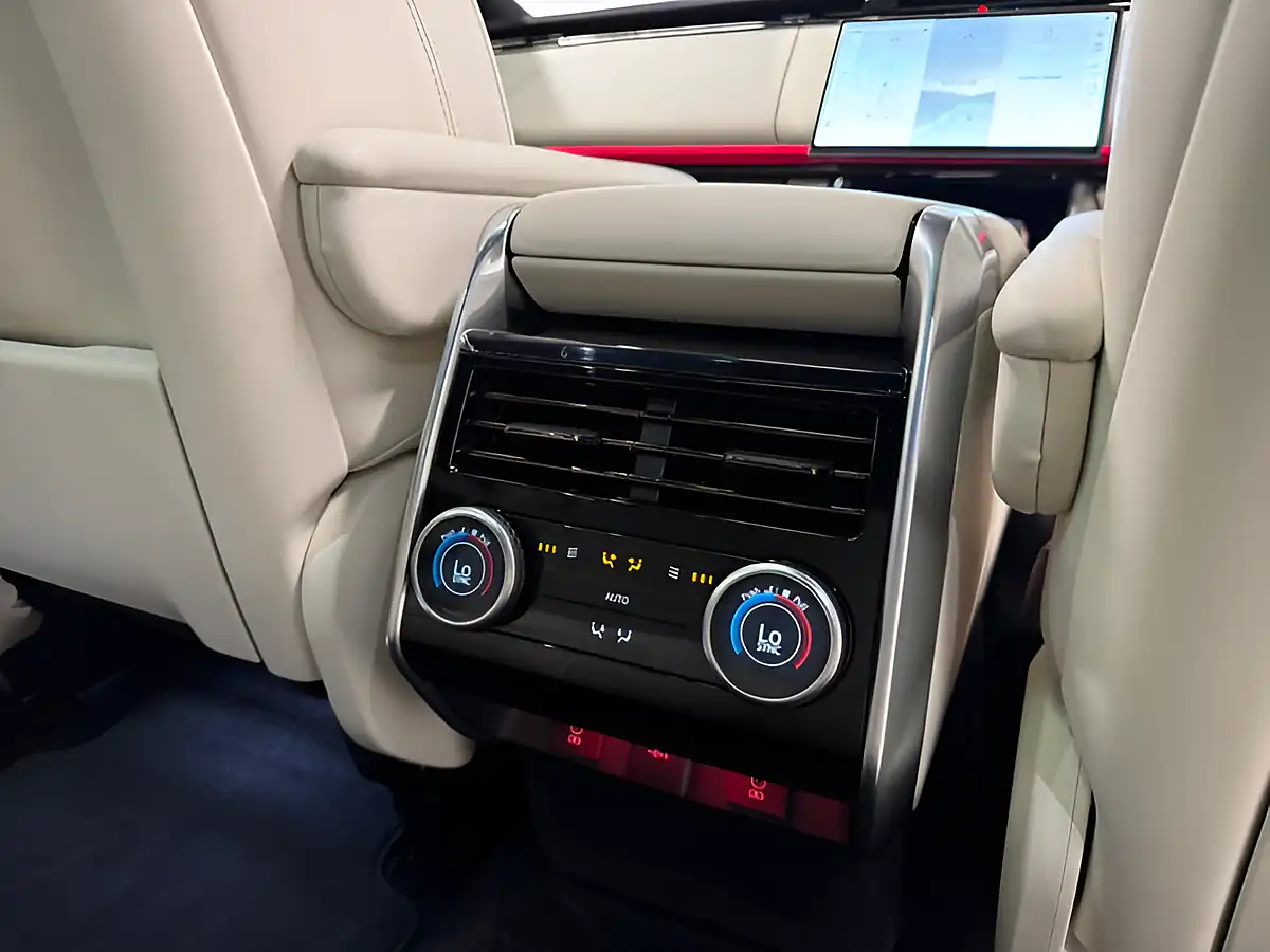 Used 2026 Land Rover Range Rover Se Black - Interior and Exterior details 14
