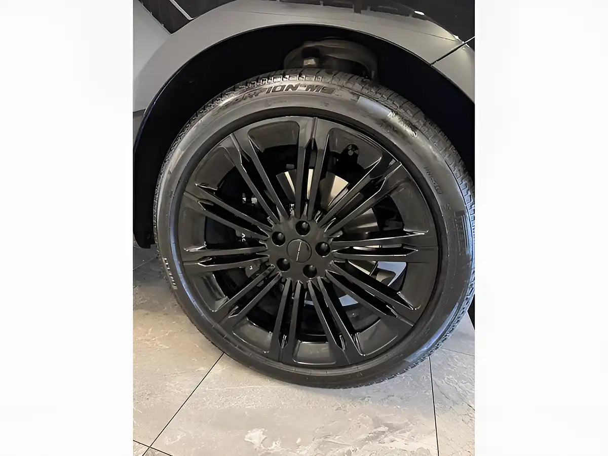 Used 2026 Land Rover Range Rover Se Black - Interior and Exterior details 20