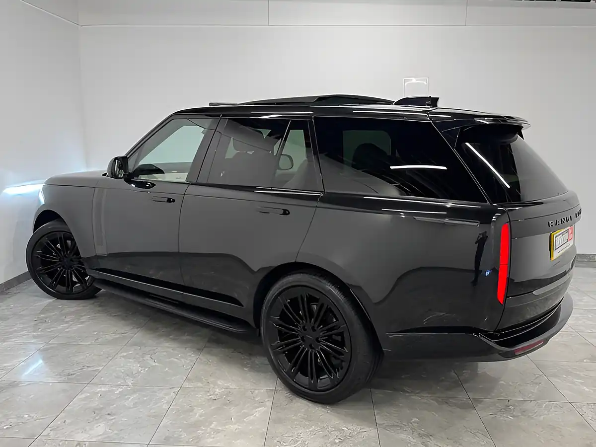 Used 2026 Land Rover Range Rover Se Black - Interior and Exterior details 6