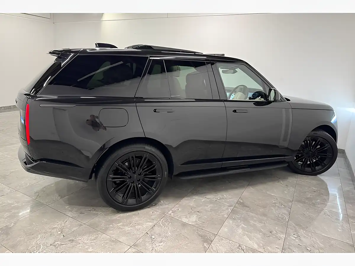 Used 2026 Land Rover Range Rover Se Black - Interior and Exterior details 8