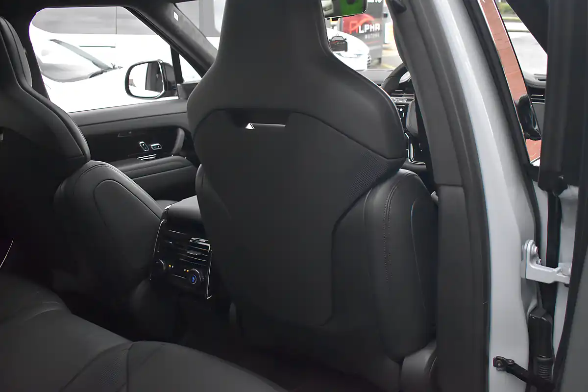 Used 2026 Land Rover Range Rover Sport Sv Arroios Grey - Interior and Exterior details 12