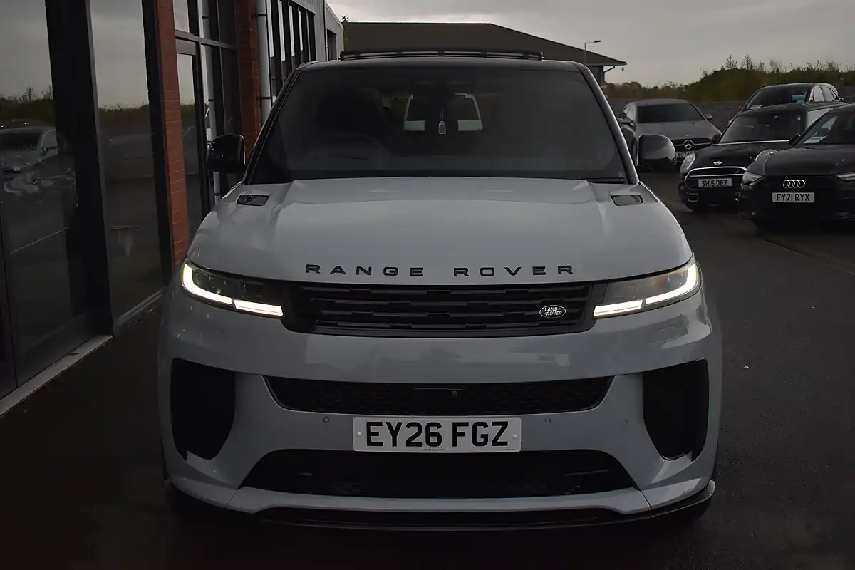 Used 2026 Land Rover Range Rover Sport Sv Arroios Grey - Interior and Exterior details 3