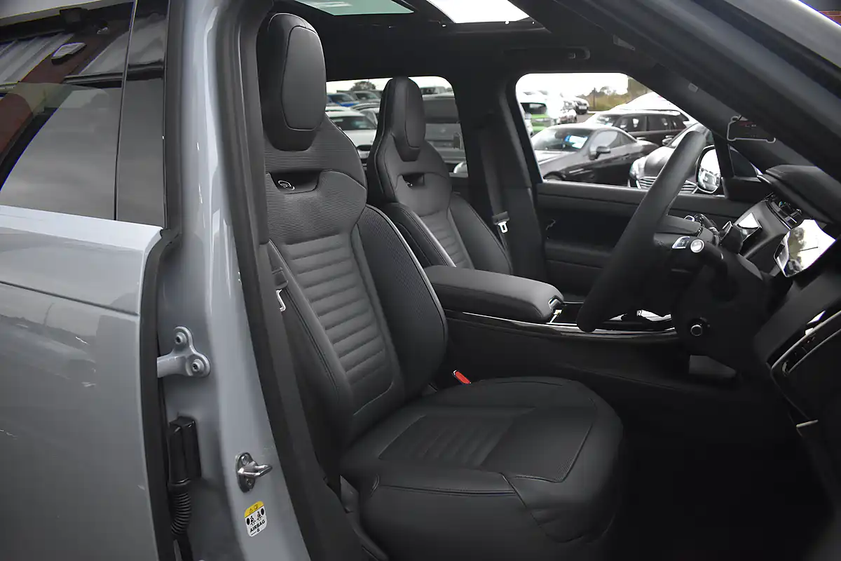 Used 2026 Land Rover Range Rover Sport Sv Arroios Grey - Interior and Exterior details 7