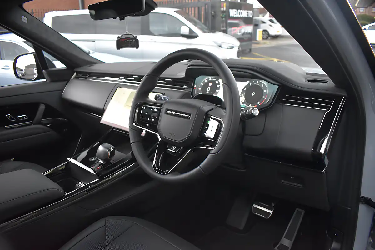 Used 2026 Land Rover Range Rover Sport Sv Arroios Grey - Interior and Exterior details 8