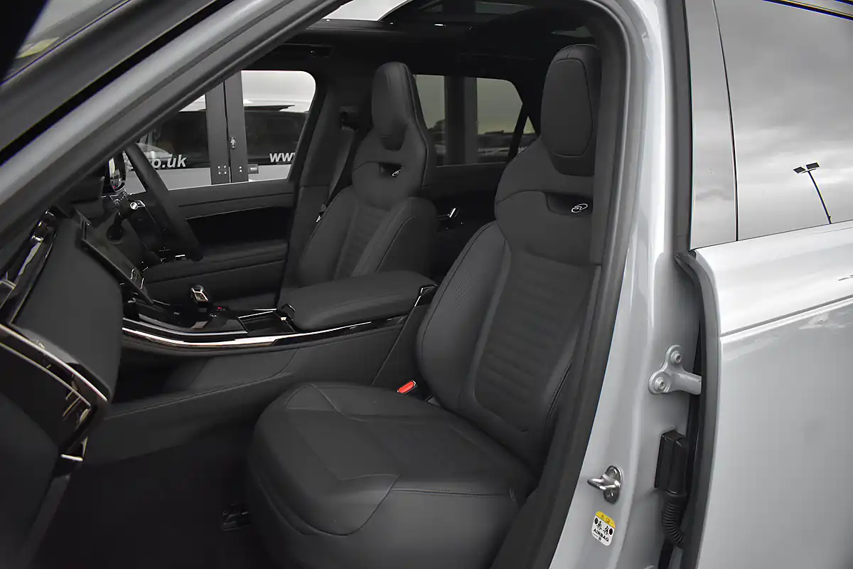 Used 2026 Land Rover Range Rover Sport Sv Arroios Grey - Interior and Exterior details 9