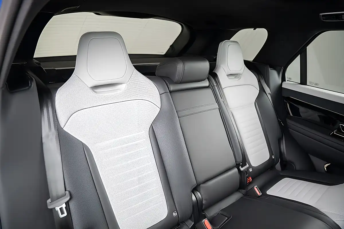 Used 2026 Land Rover Range Rover Sport Sv Ultimate Edition Velocity Blue - Interior and Exterior details 10
