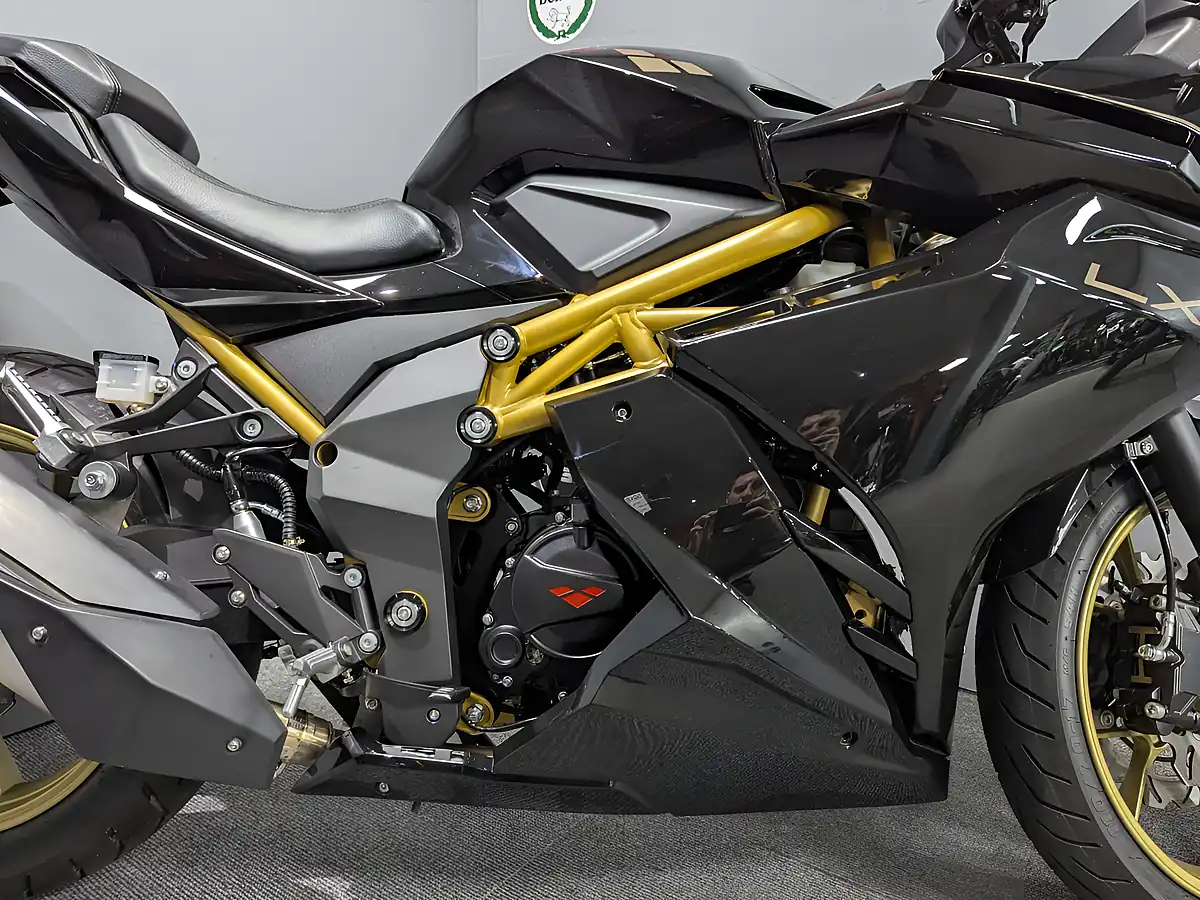 Used 2026 Lexmoto Lxr 125 Black/Gold - Interior and Exterior details 8