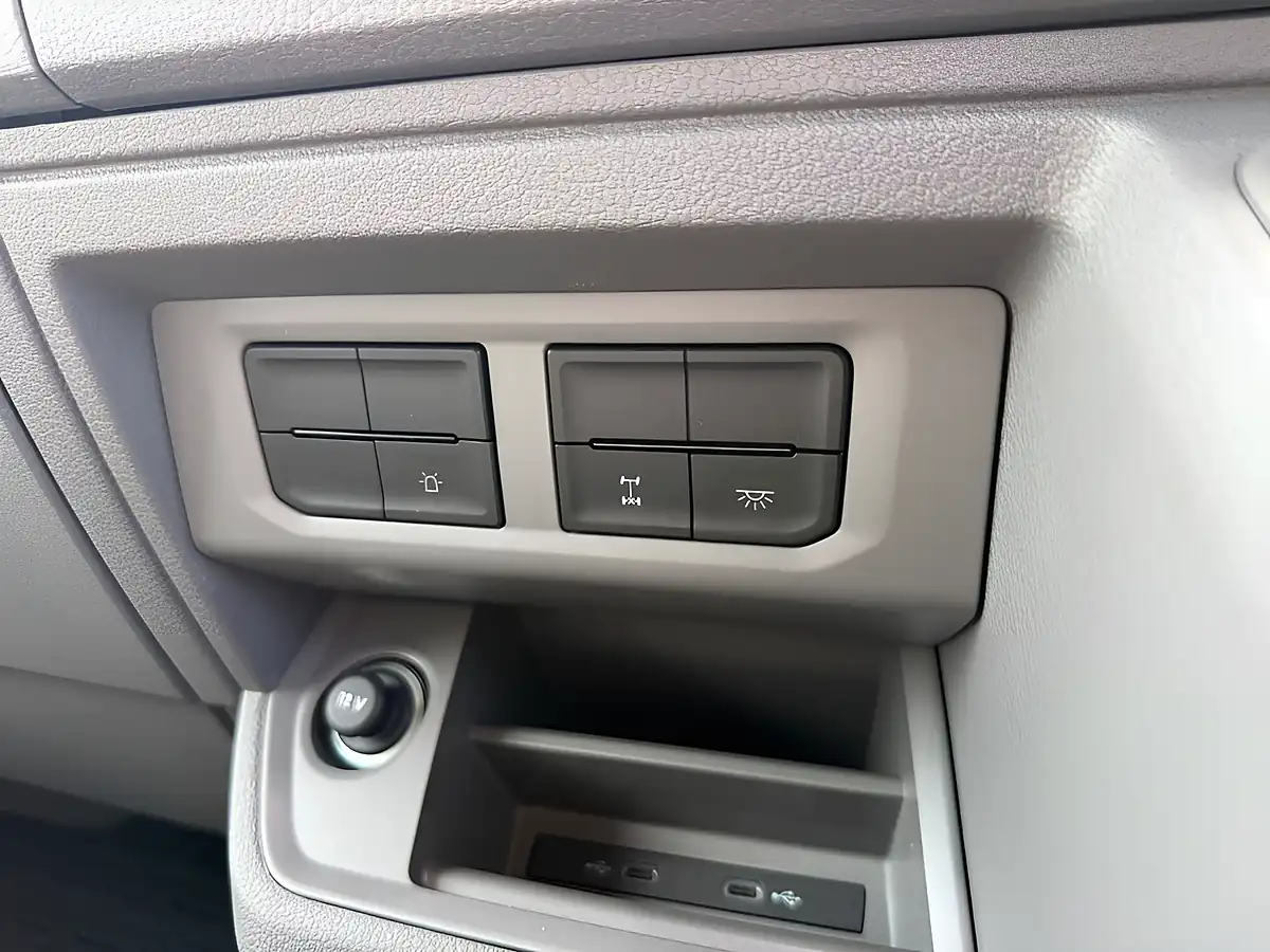 Used 2026 Man Tge Panel Van Standard Medium Roof Grey - Interior and Exterior details 13