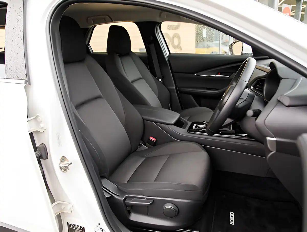 Used 2026 Mazda CX-30 Se-L Lux White - Interior and Exterior details 17
