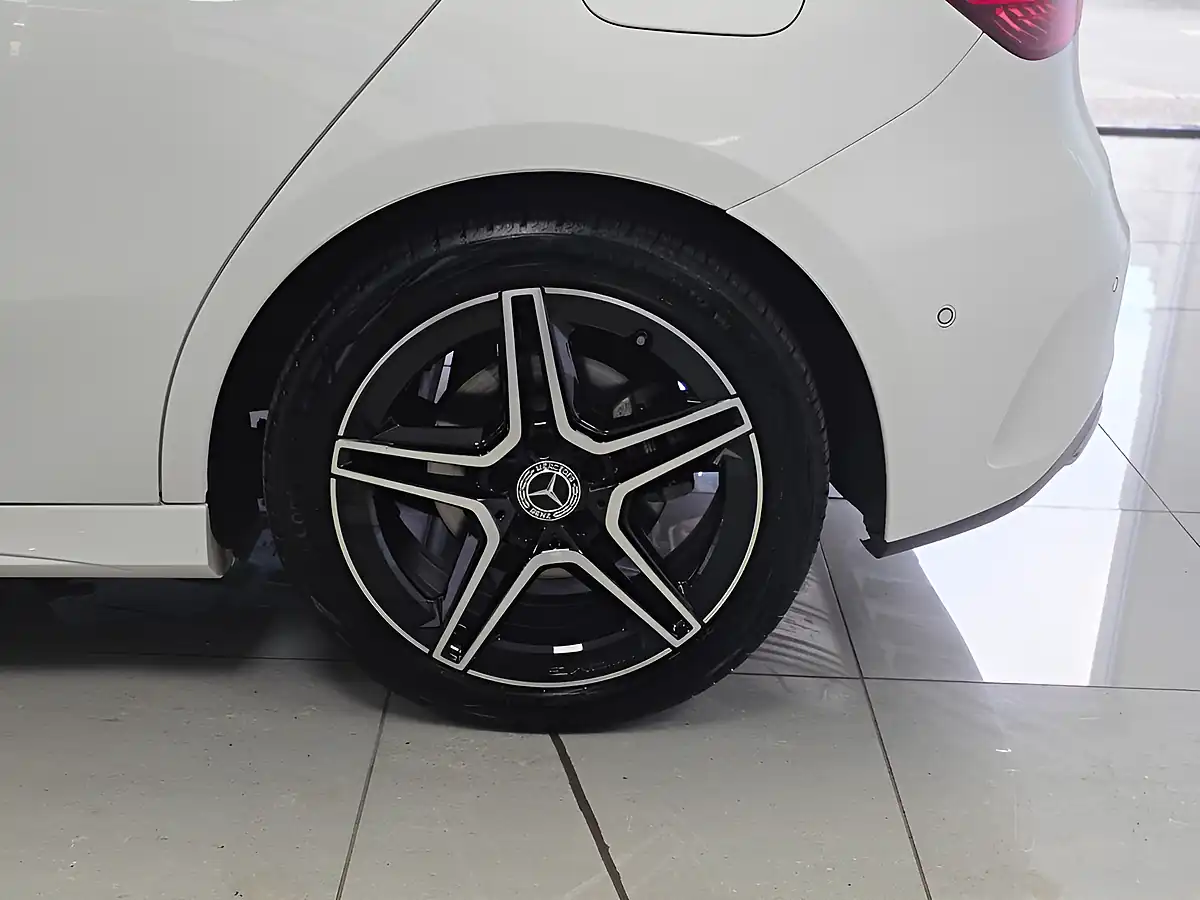 Used 2026 Mercedes-Benz a Class AMG Line (executive) White - Interior and Exterior details 15